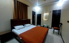Family Guest House In Gulshan-E-Iqbal , Block-10